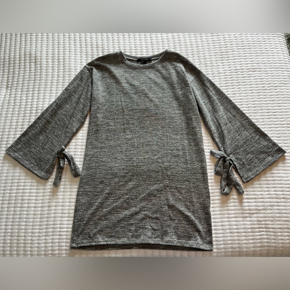 Forever 21 Grey Long sleeve short dress. Size S